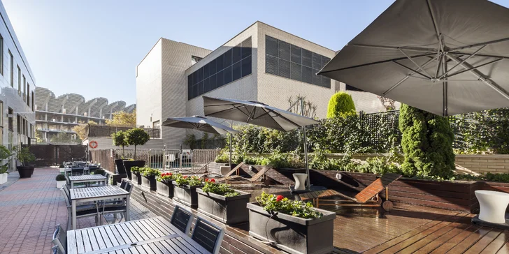 3* hotel ve Valencii: bufetové snídaně a venkovní bazén, 3 km od historického centra