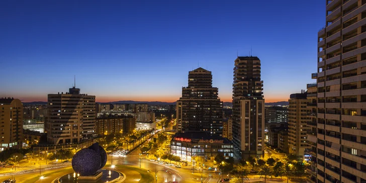 3* hotel ve Valencii: bufetové snídaně a venkovní bazén, 3 km od historického centra