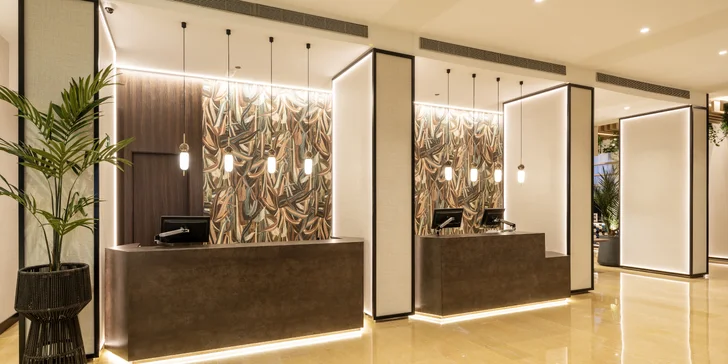 4* hotel ve Valencii: bufetové snídaně a venkovní bazén, 3 km od historického centra