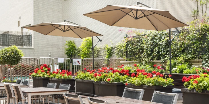 4* hotel ve Valencii: bufetové snídaně a venkovní bazén, 3 km od historického centra