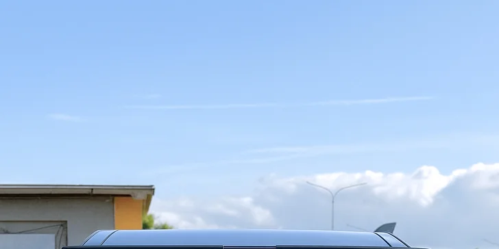 Řidičem či spolujezdcem ve voze Tesla Cybertruck: 1 až 3 kola s instruktorem