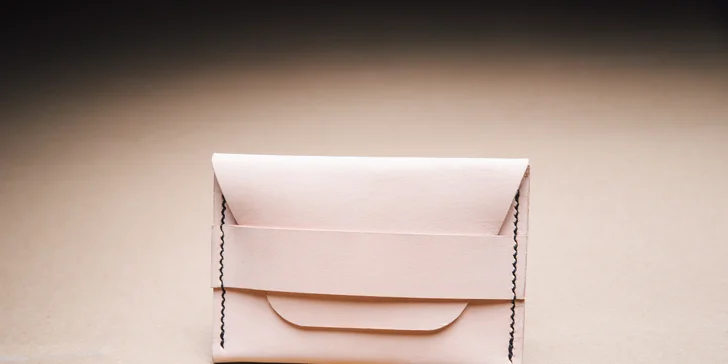 Vyrobte si originální kousek: zážitkový kurz výroby kožené peněženky pro 1 osobu