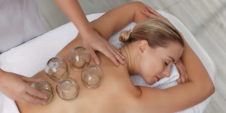 Baňkování nebo reflexní masáž: celé tělo či nohy, 40–60 minut