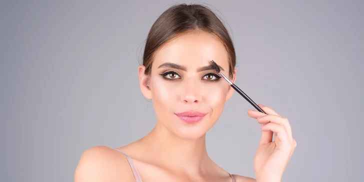 Úprava obočí vč. barvení i laminace nebo lash lifting v salonu v Hostivaři