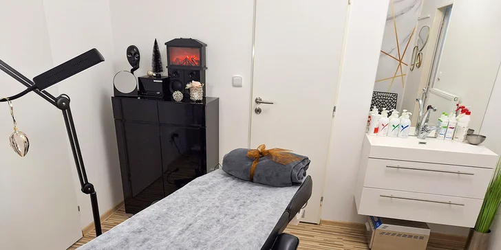 Kosmetické ošetření s peelingem, radiofrekvenčním liftingem a maskou