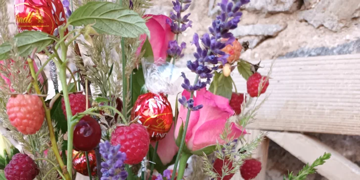 3hod. floristický kurz v Karlíně dle výběru: kytice, věnce či florální obraz