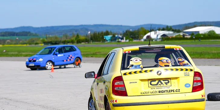Zážitky za volantem: kurzy bezpečného driftování i adaptace pro absolventy autoškol