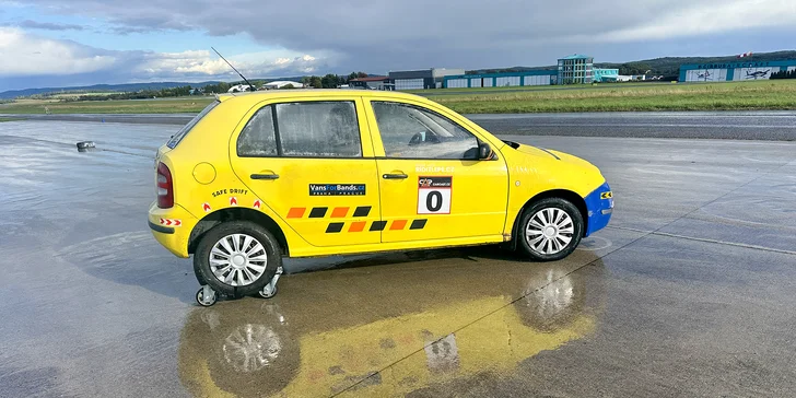 Zážitky za volantem: kurzy bezpečného driftování i adaptace pro absolventy autoškol