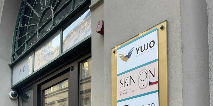 Zvěčněte svou krásu: proměna vizáže s focením pro 1 osobu v ateliréru