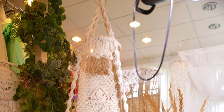 Zvěčněte svou krásu: proměna vizáže s focením pro 1 osobu v ateliréru