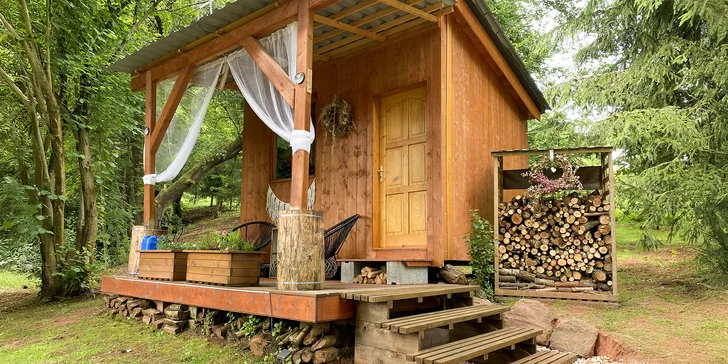Tiny house v Podkrkonoší: útulný domek možnost relaxace v sauně a koupacím sudu