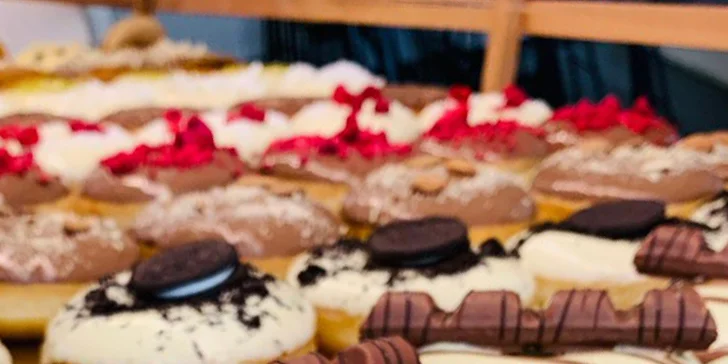 Sladké mámení: klasické, plněné i mini donuty, 6 nebo 12 kusů, s sebou či rozvoz