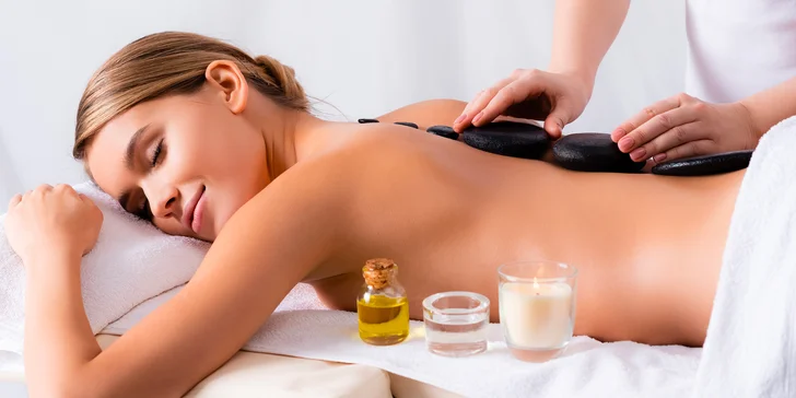 Relaxační masáž s lávovými kameny, nebo sportovní masáž s baňkováním