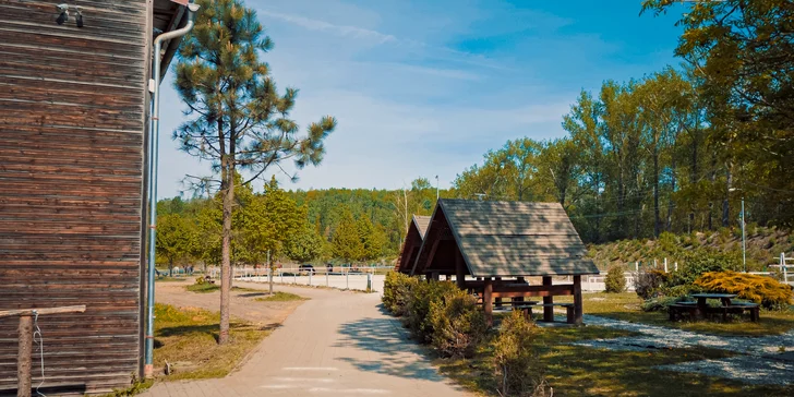 Pobyt na farmě s koňmi, prasátky i ovcemi kousek od Mosteckého jezera i vč. snídaní