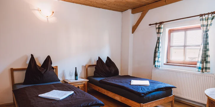 Pobyt na farmě s koňmi, prasátky i ovcemi kousek od Mosteckého jezera i vč. snídaní