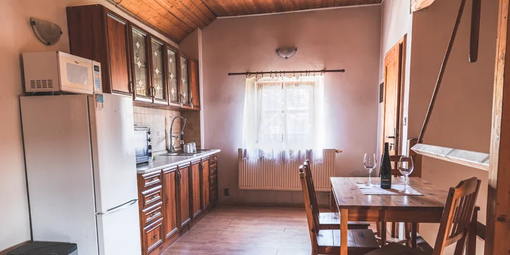 Pobyt na farmě s koňmi, prasátky i ovcemi kousek od Mosteckého jezera i vč. snídaní