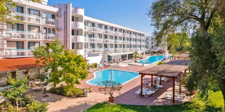 Bulharsko: hotel Zefir Beach*** přímo u pláže, bazény, jídlo a letenky