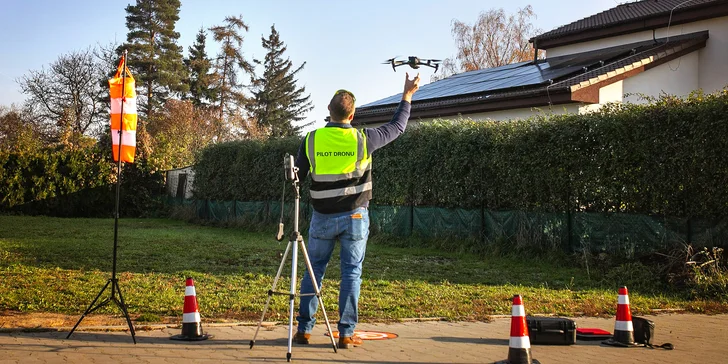 Letecké práce dronem: zjištění tepelných úniků vašeho domu či kontrola fotovoltaických panelů