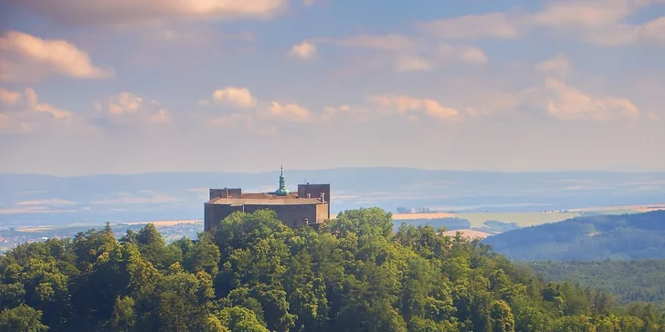 Pobyt v hotelu u hradu Buchlov se snídaněmi i večeřemi a wellness či masáží