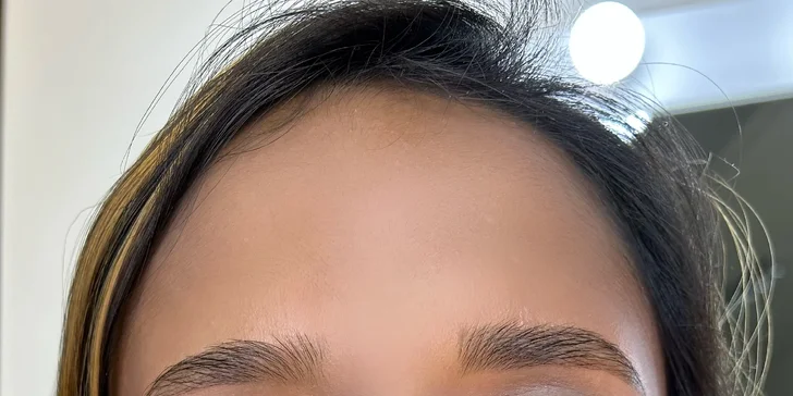 Laminace obočí nebo řas včetně barvení a speciální sérum jako dárek