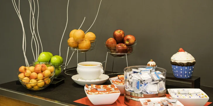 3* hotel ve Valencii: bufetové snídaně a venkovní bazén, 3 km od historického centra