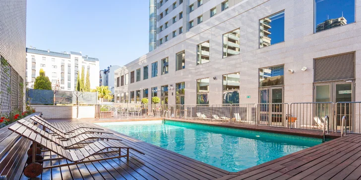 3* hotel ve Valencii: bufetové snídaně a venkovní bazén, 3 km od historického centra