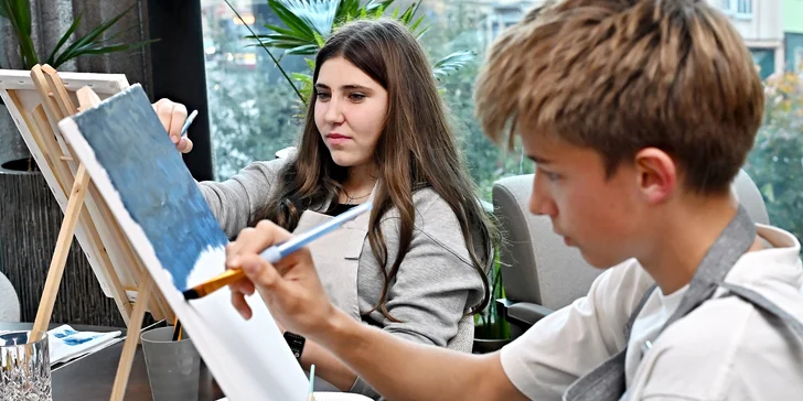 Párové malování: Vytvořte společný, propojený obraz plný lásky a bublinek