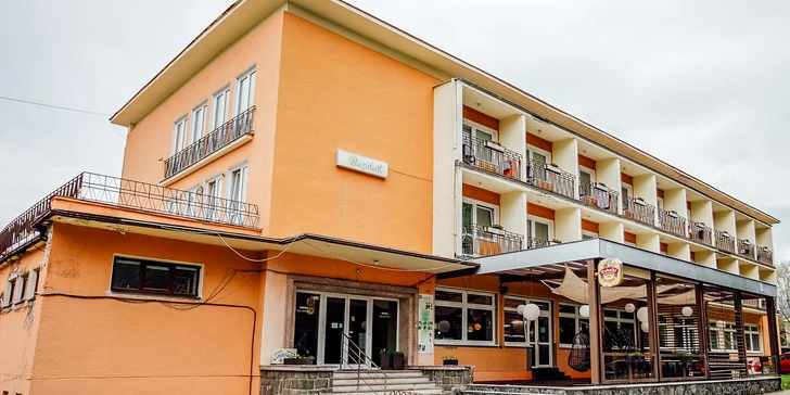 Wellness pobyt v Turčianských Teplicích s polopenzí, procedurami a vstupem do spa a aquaparku