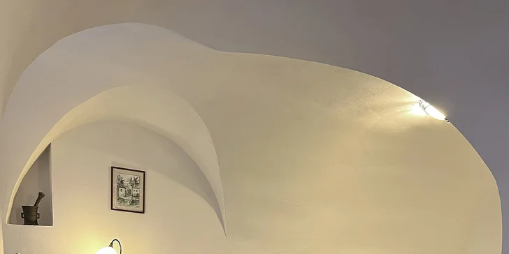 Hotel ze 17. století v centru Třebíče: snídaně, prohlídka památek i welcome drink