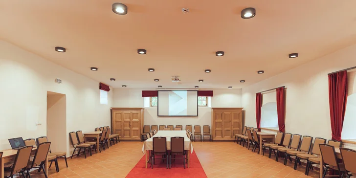 Pobyt s polopenzí v pohádkovém Zámku Františka II. Rákócziho na úpatí Tokaje