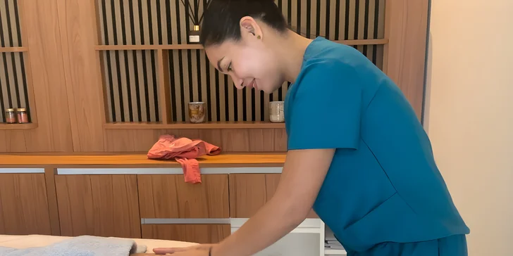 Relaxační nebo celotělová masáž s face-liftingem či hloubkovým čištěním pleti