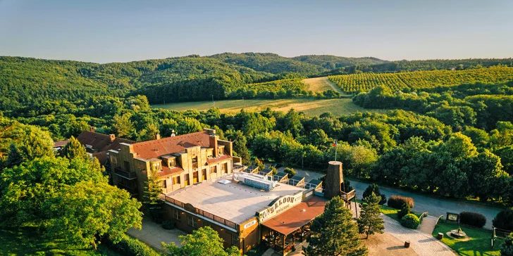 Odpočinek ve wellness a tříchodové menu na westernovém ranči pro 2 osoby