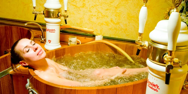 120 minut ve wellness zóně s termálním bazénem i saunou a pivní koupel pro 2