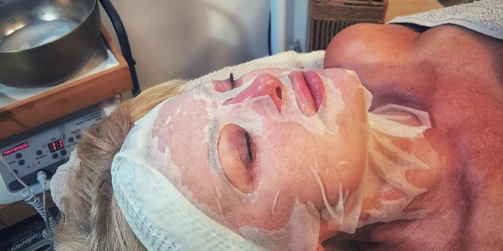 Manuální lifting obličeje s fotonovou terapií nebo čokoládové ošetření