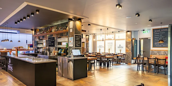 Rodinný oběd v Ostravě pro 4 osoby: tříchodové menu včetně polévky a dezertu