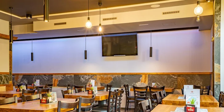 Rodinný oběd v Ostravě pro 4 osoby: tříchodové menu včetně polévky a dezertu