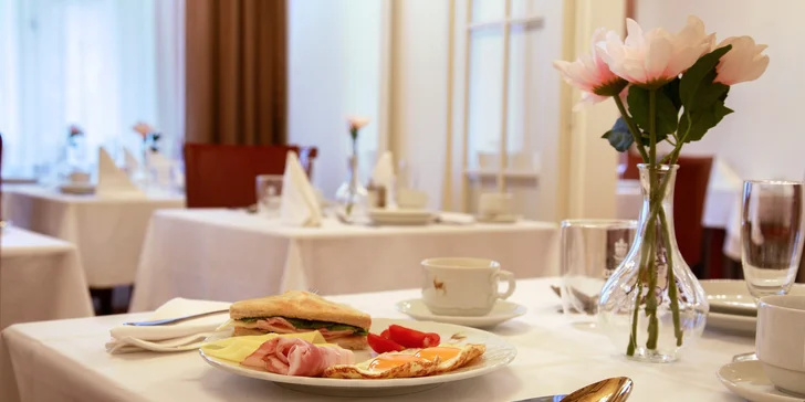 Luxusní hotel na karlovarské kolonádě: pobyt s možností snídaně i pivních lázní