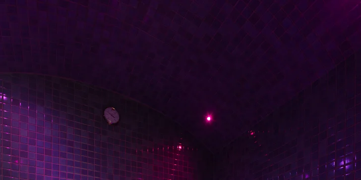 Dovolená jako z katalogu: Sluneční jezera a hotel s vlastní pláží, krytým bazénem, wellness i polopenzí