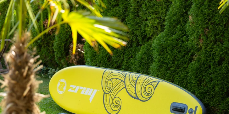 Dovolená jako z katalogu: Sluneční jezera a hotel s vlastní pláží, krytým bazénem, wellness i polopenzí