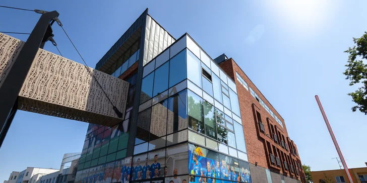 Dovolená jako z katalogu: Sluneční jezera a hotel s vlastní pláží, krytým bazénem, wellness i polopenzí