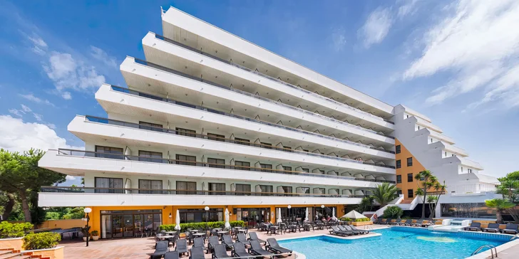 Costa Brava letecky: 4* hotel s polopenzí či all inclusive, 150 m od pláže