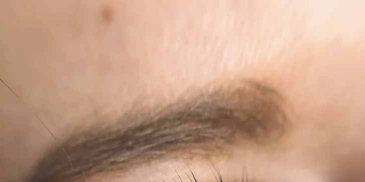 Laminace obočí a řas pro neodolatelný pohled