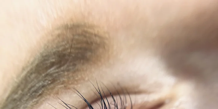 Laminace obočí a řas pro neodolatelný pohled