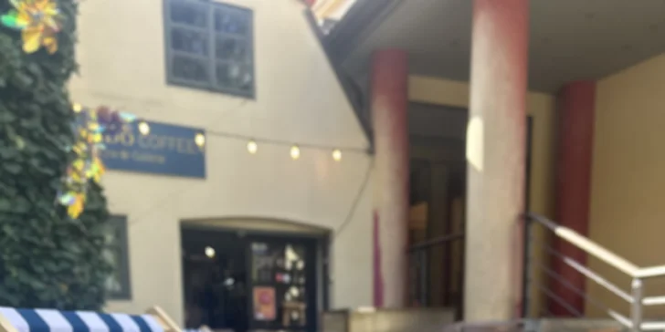 Horký nápoj dle výběru v centru Prahy: svařák, horká čokoláda i káva