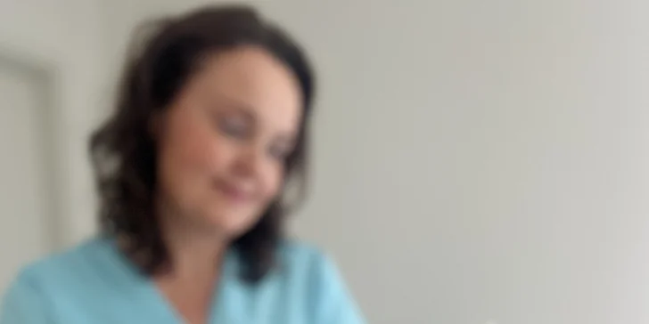 Jemný chemický peeling s AHA kyselinami nebo luxusní Golden Glow Ritual