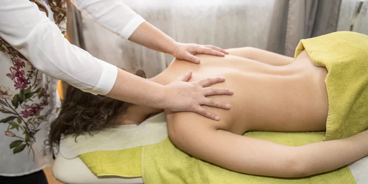 Kosmetické ošetření s liftingovou či tělovou masáží, nebo třífázová mezoterapie