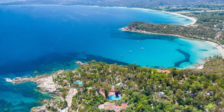 Sardinie: 4* rezort se stravou, bazény a spa, vč. vstupu do přírodního parku Naturalistico Bellavista
