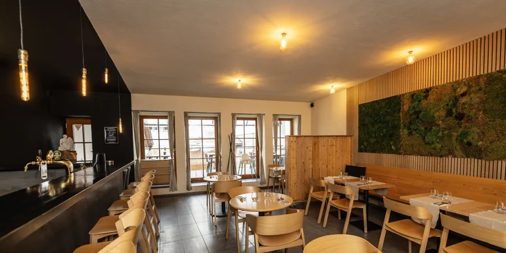 Degustační asijské menu v Litomyšli pro 2 osoby: polévka phở, krevety, knedlíčky gyoza a další