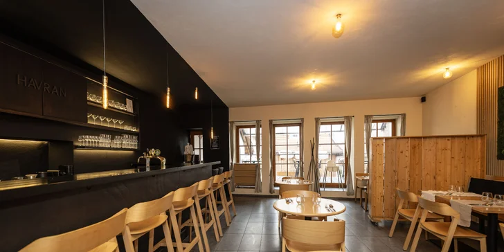 Degustační asijské menu v Litomyšli pro 2 osoby: polévka phở, krevety, knedlíčky gyoza a další