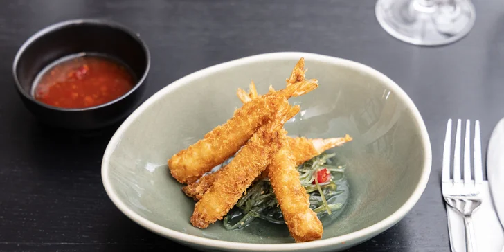 Degustační asijské menu v Litomyšli pro 2 osoby: polévka phở, krevety, knedlíčky gyoza a další